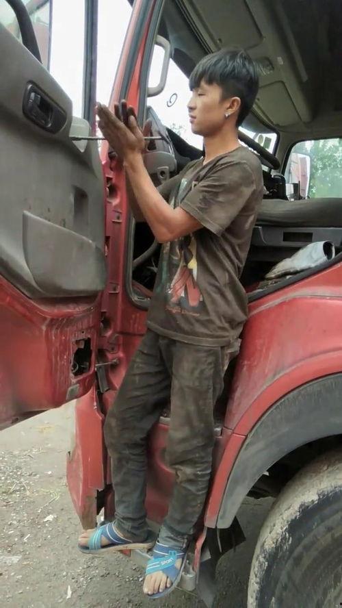 修车小哥狂喷国产车视频