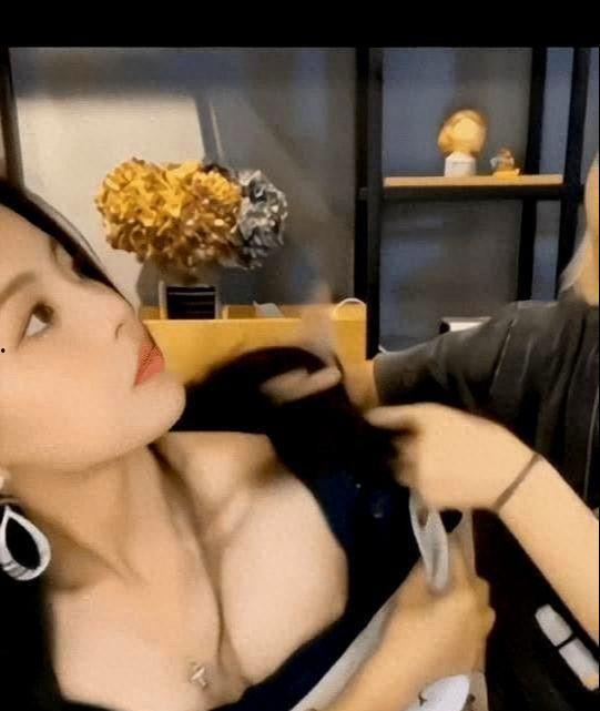 国产极限露出视频,尺度惊人，引发社会热议