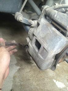 飞度更换国产刹车片视频,国产刹车片更换全解析