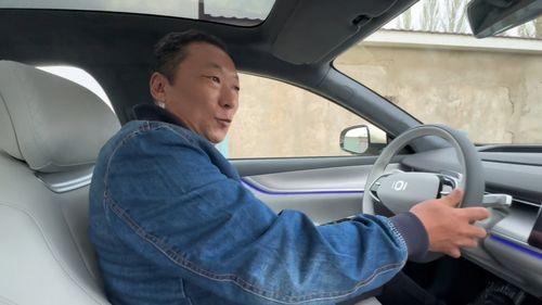 小伙开国产车想换车视频